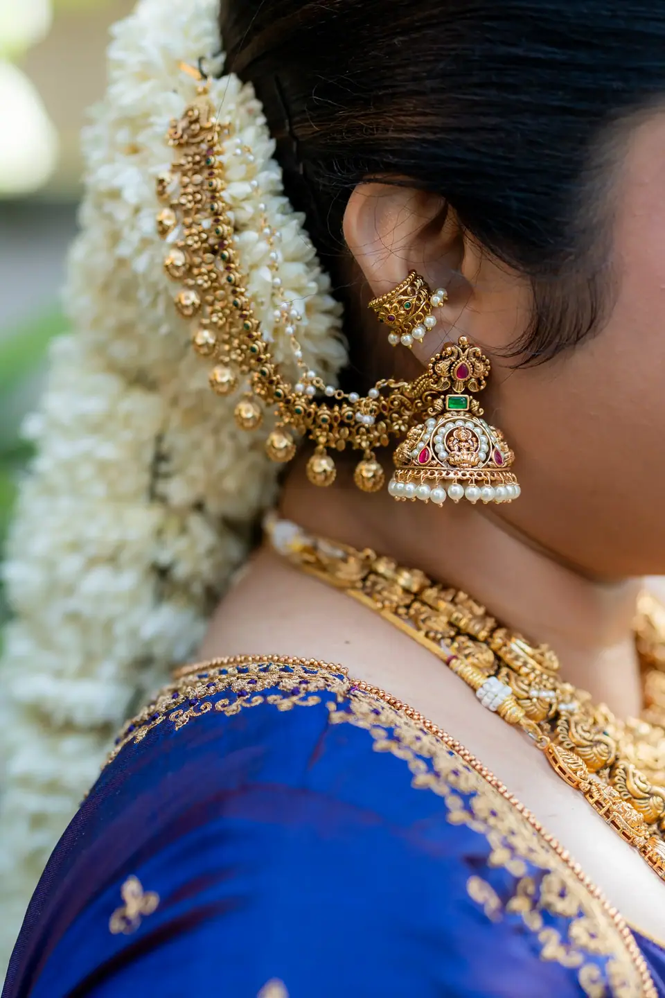 Detail of jasmine and gold ornaments in the bride's hair